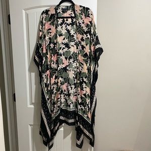 American Eagle Floral Kimono / One Size
